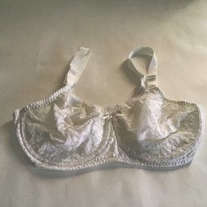 Bali 38DD white lace bra